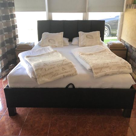 Regina Delux Apartman Gyula Luaran gambar