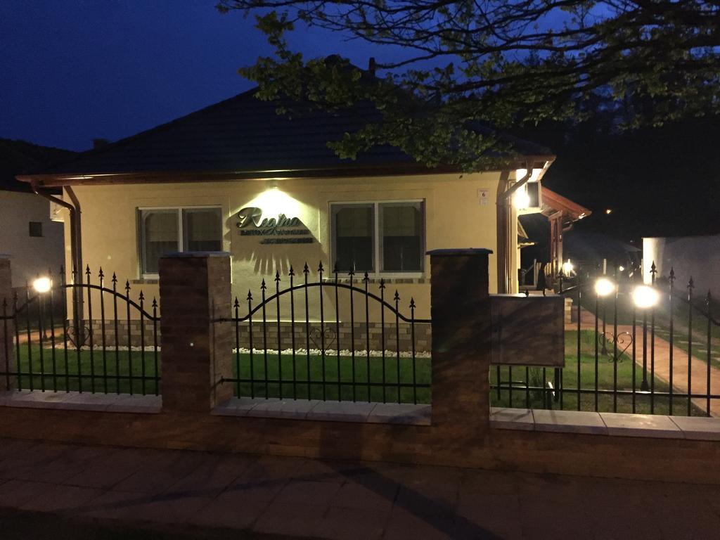 Regina Delux Apartman Gyula Luaran gambar